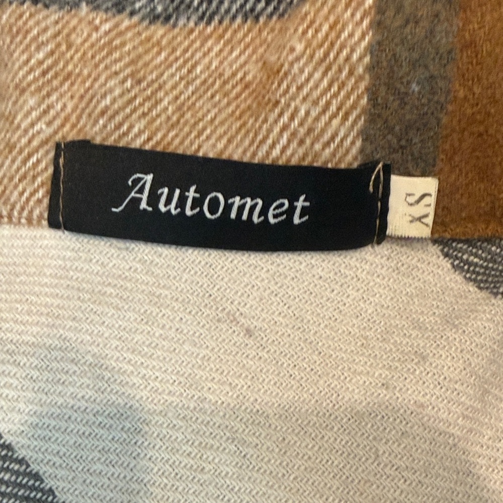 Automet Plaid Button-Up Shacket - Picture 3 of 6
